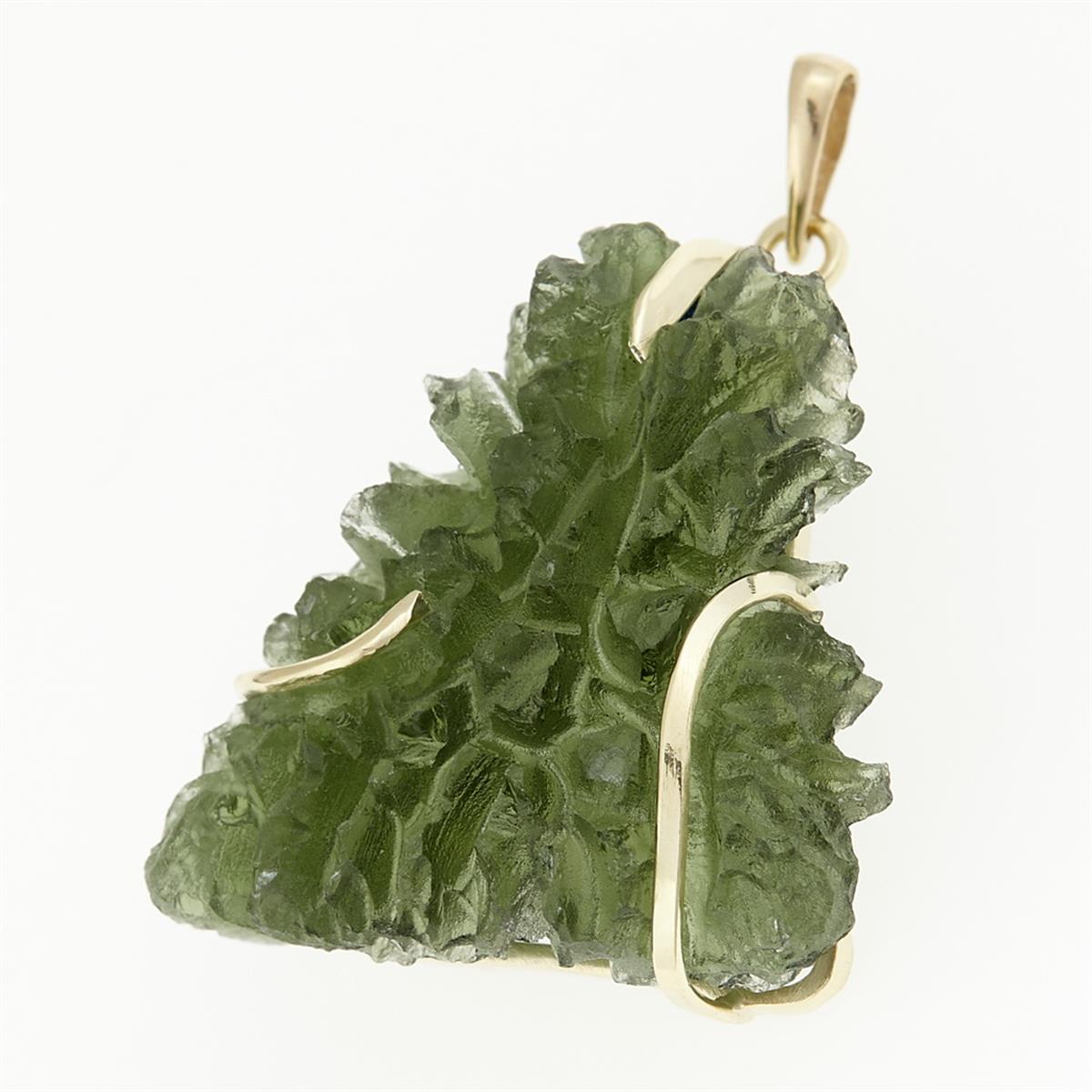 Golden pendant with a moldavite 9496