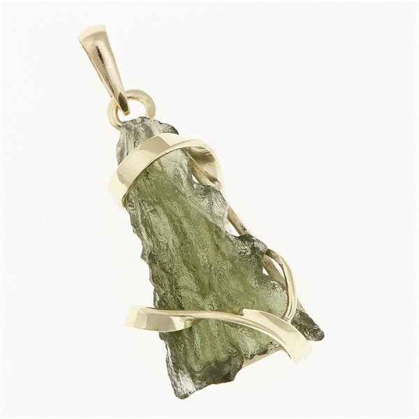 Golden pendant with a moldavite 9498-1