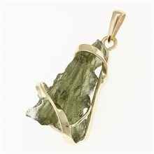Golden pendant with a moldavite 9498-1