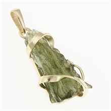 Golden pendant with a moldavite 9498-1