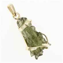 Golden pendant with a moldavite 9498-1