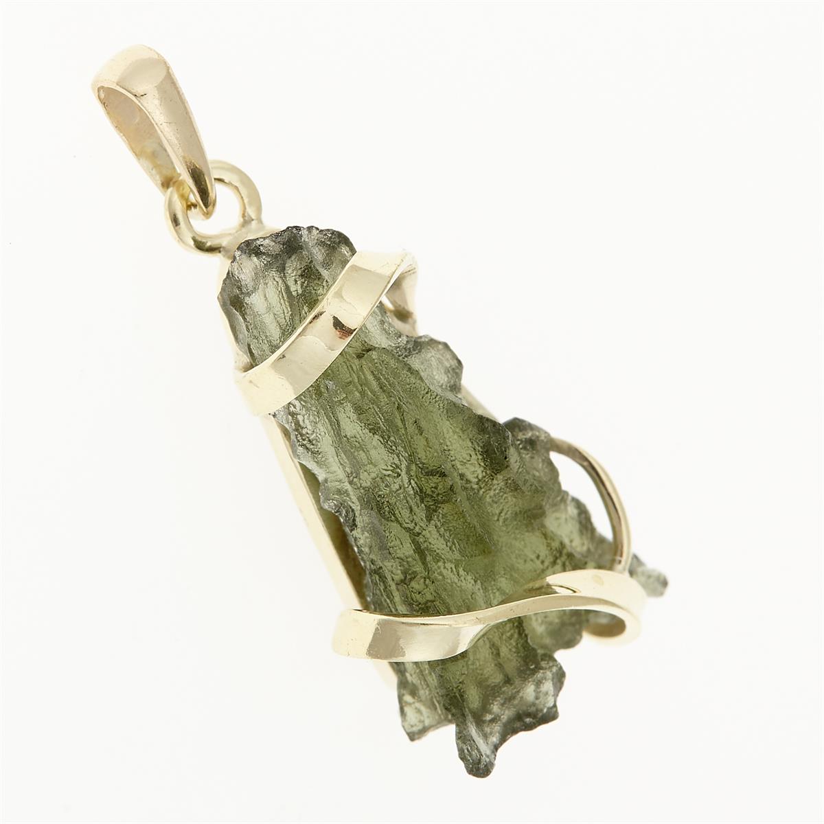 Golden pendant with a moldavite 9498-1