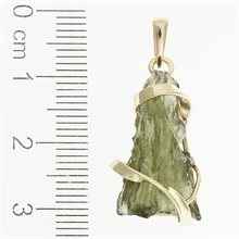 Golden pendant with a moldavite 9498-1