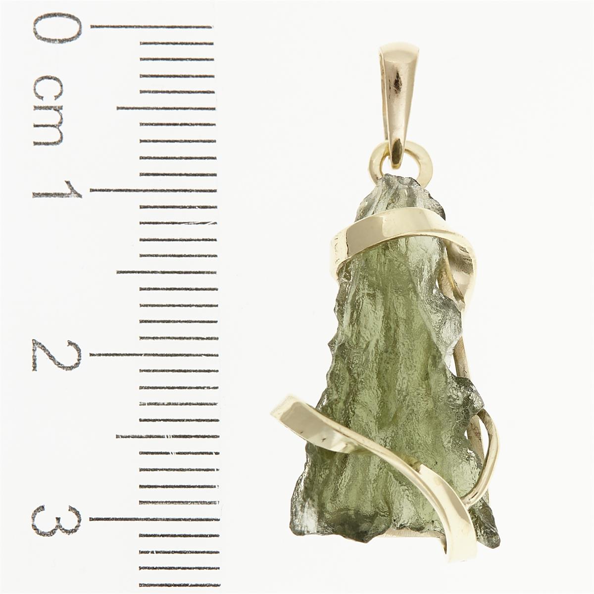 Golden pendant with a moldavite 9498-1