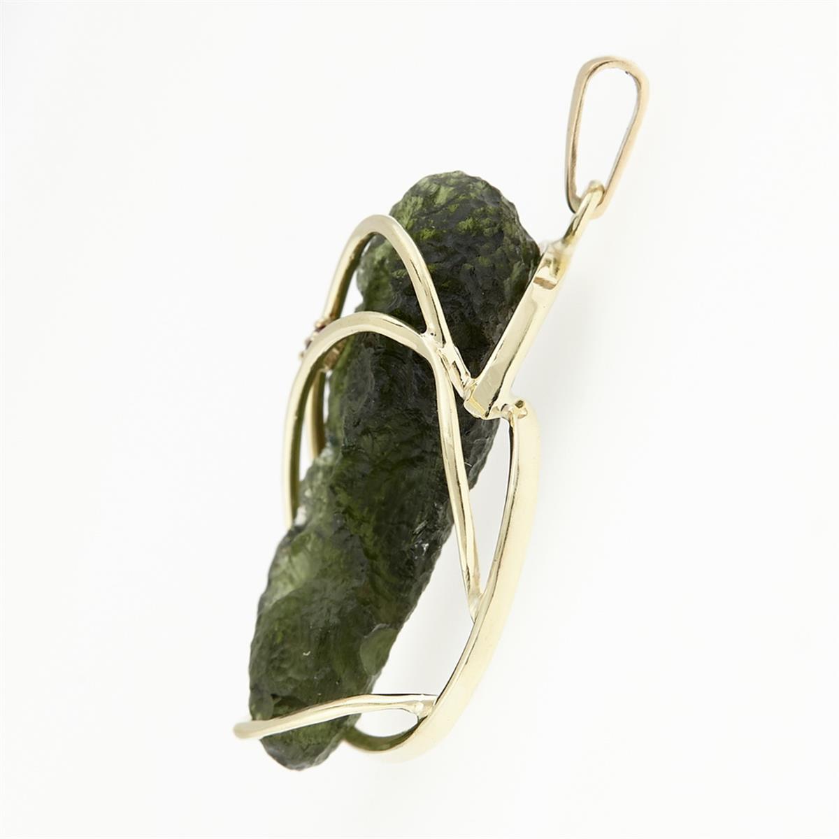 Golden pendant with a moldavite and garnet 9508