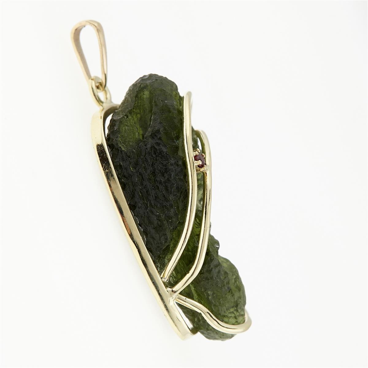 Golden pendant with a moldavite and garnet 9508