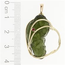 Golden pendant with a moldavite and garnet 9508