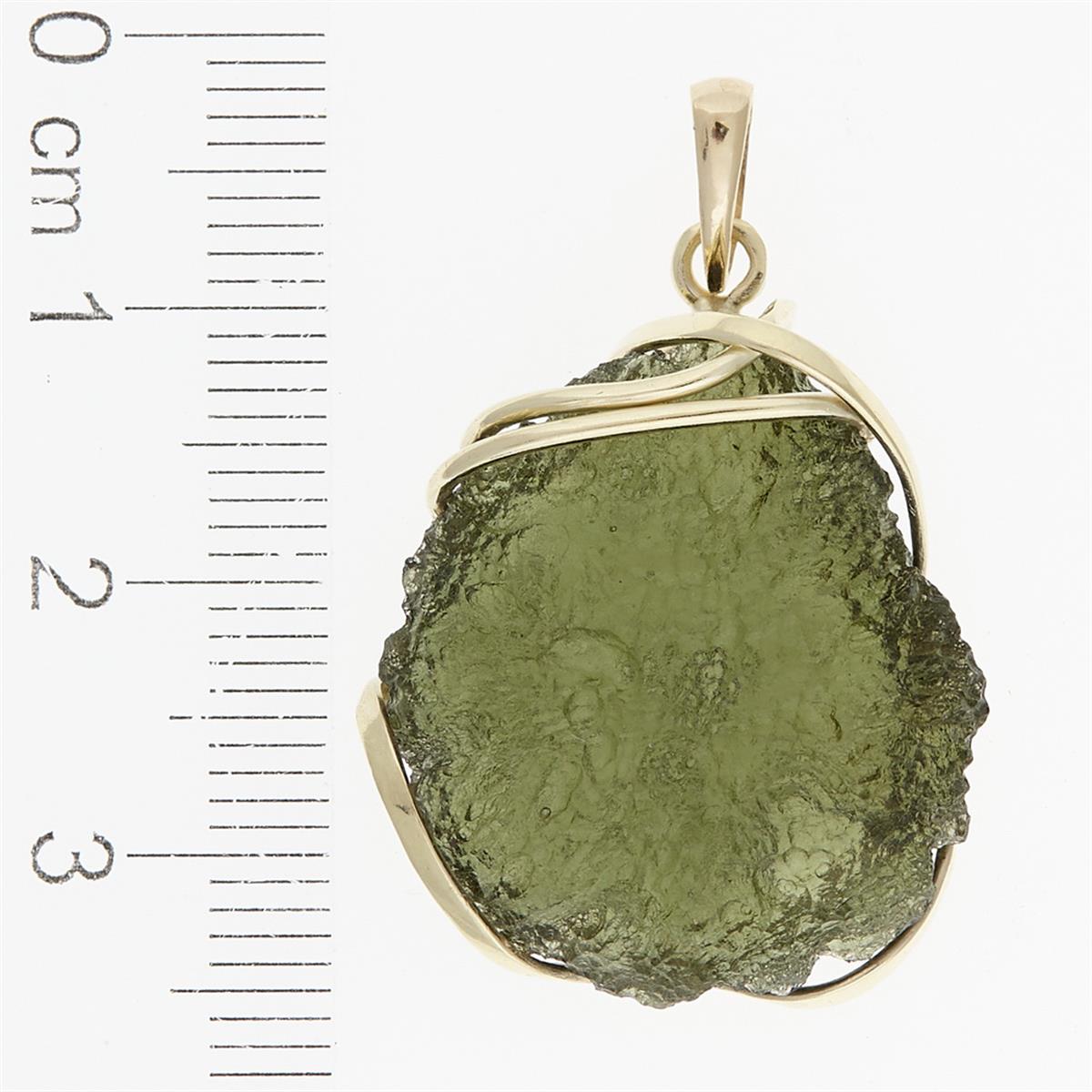 Golden pendant with a moldavite 9510