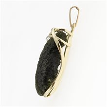 Golden pendant with a moldavite 9510