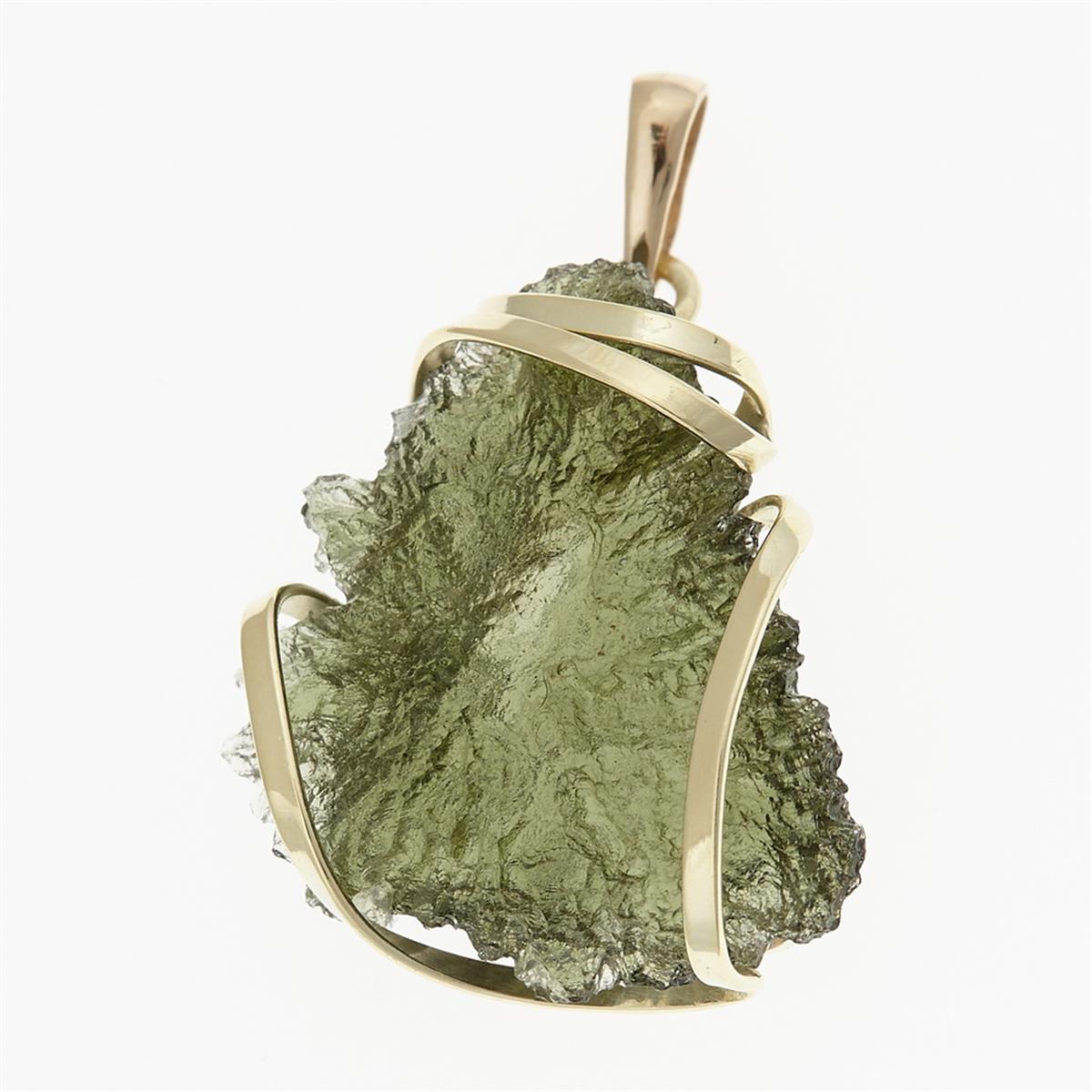 Golden pendant with a moldavite 9512