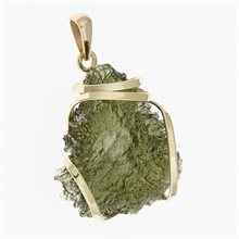 Ciondolo dorato con codice moldavite 9512