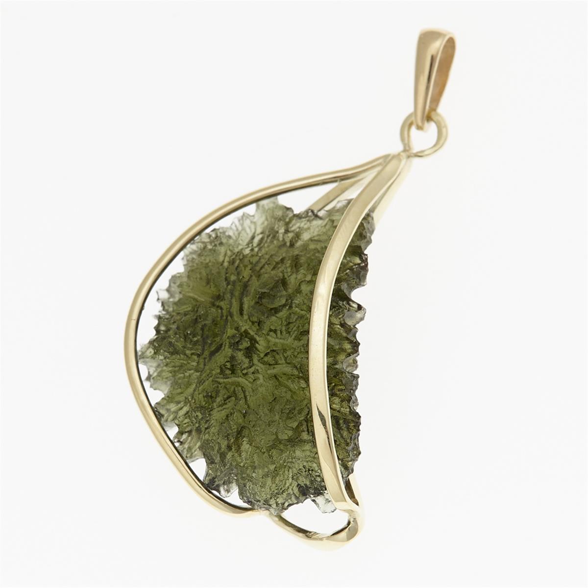 Golden pendant with a moldavite 9513