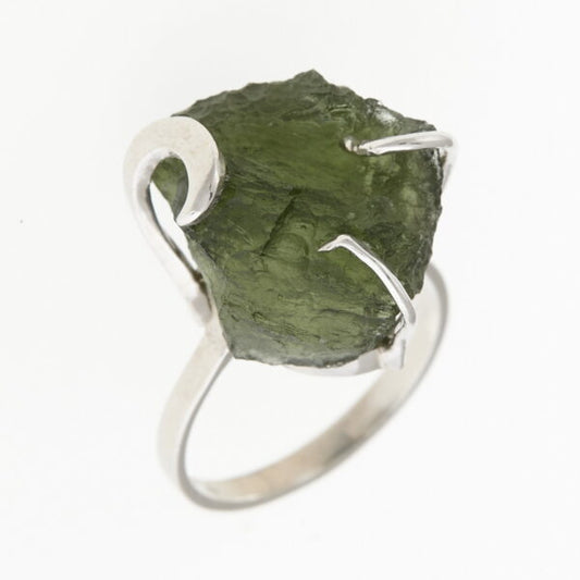 Anello in argento con natural moldavite 165