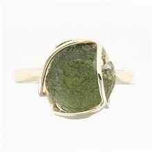 Anello d'oro con moldavite 25-002
