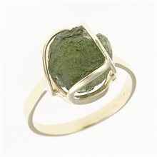 Anello d'oro con moldavite 25-002
