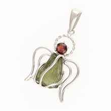 Ciondolo in argento con moldavite e granato - angelo 467