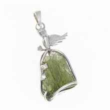 Ciondolo in argento con moldavite e zirconi - angelo -533