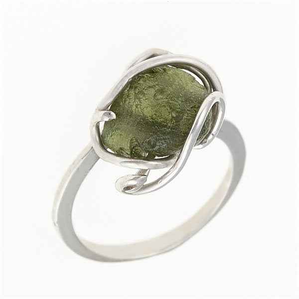 Anello in argento con pietra naturale moldavite 573
