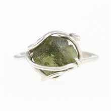 Anello in argento con pietra naturale moldavite 573