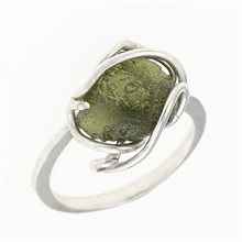 Anello in argento con pietra naturale moldavite 573