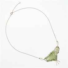 Collana dorata con moldavite 2251