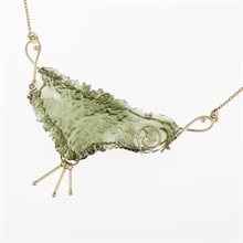 Collana dorata con moldavite 2251