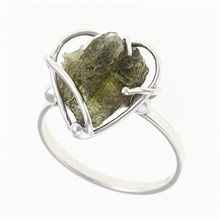 Anello in argento con pietra naturale moldavite - Cuore 008
