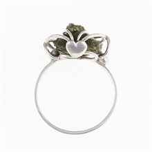 Anello in argento con pietra naturale moldavite - Cuore 008