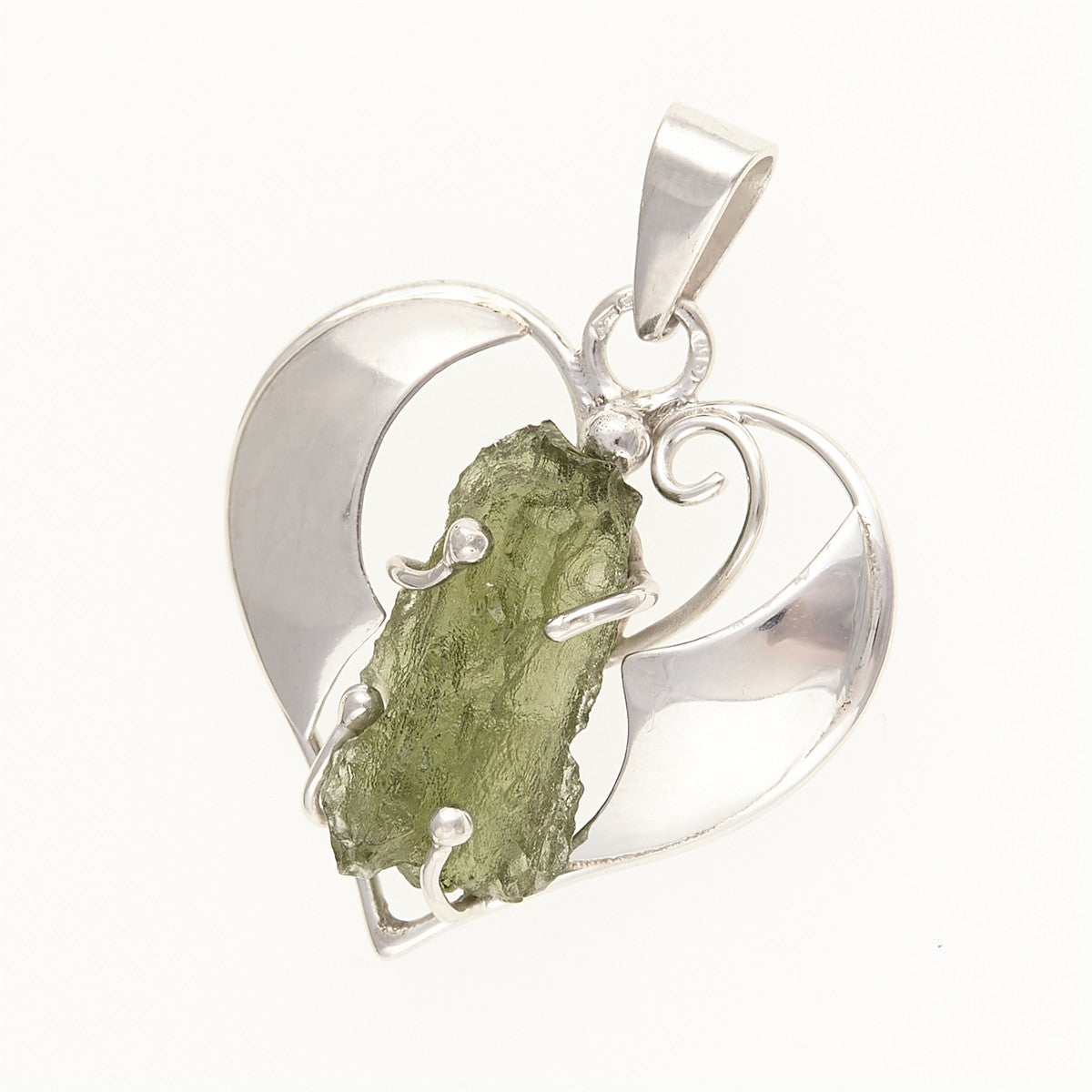 Silver pendant with moldavite – heart 015