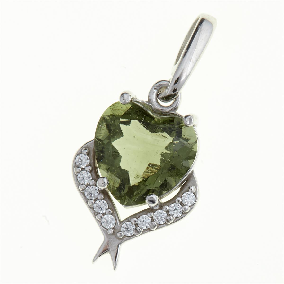 Pendente in argento rodiato con moldavite faccettata a cuore verde oliva e zirconi