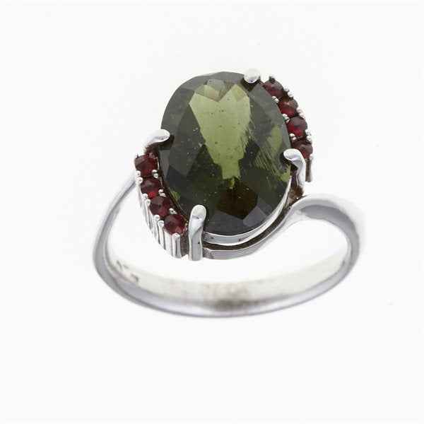 Anello in argento con moldavite e granati 092G