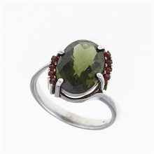 Anello in argento con moldavite e granati 092G