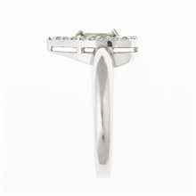 Anello in argento con moldavite e zirconi 093