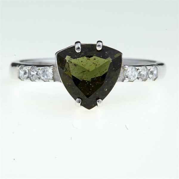 Anello in argento con moldavite e zirconi 113