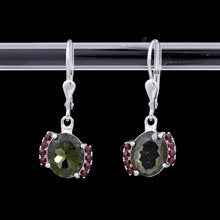 Orecchini in argento con moldaviti e granati 163G