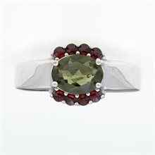 Anello in argento con moldavite e granati 165G