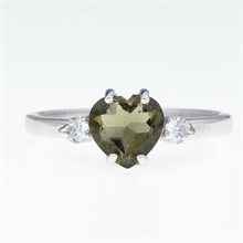 Anello in argento con moldavite e zirconi – heart 249