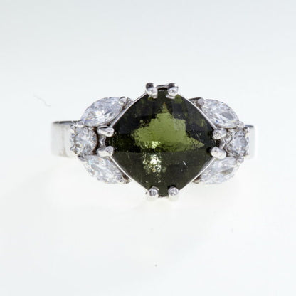 Anello in argento con moldavite  e zirconi 252