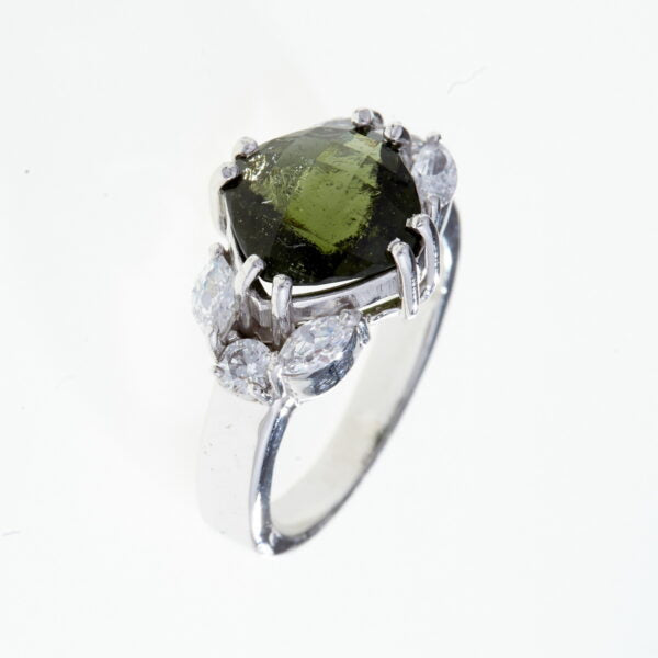 Anello in argento con moldavite  e zirconi 252