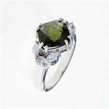 Anello in argento con moldavite e zirconi 252