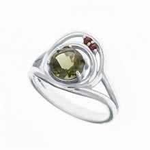 Anello in argento con moldavite e granati 285G