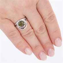 Anello in argento con moldavite e granati 285G