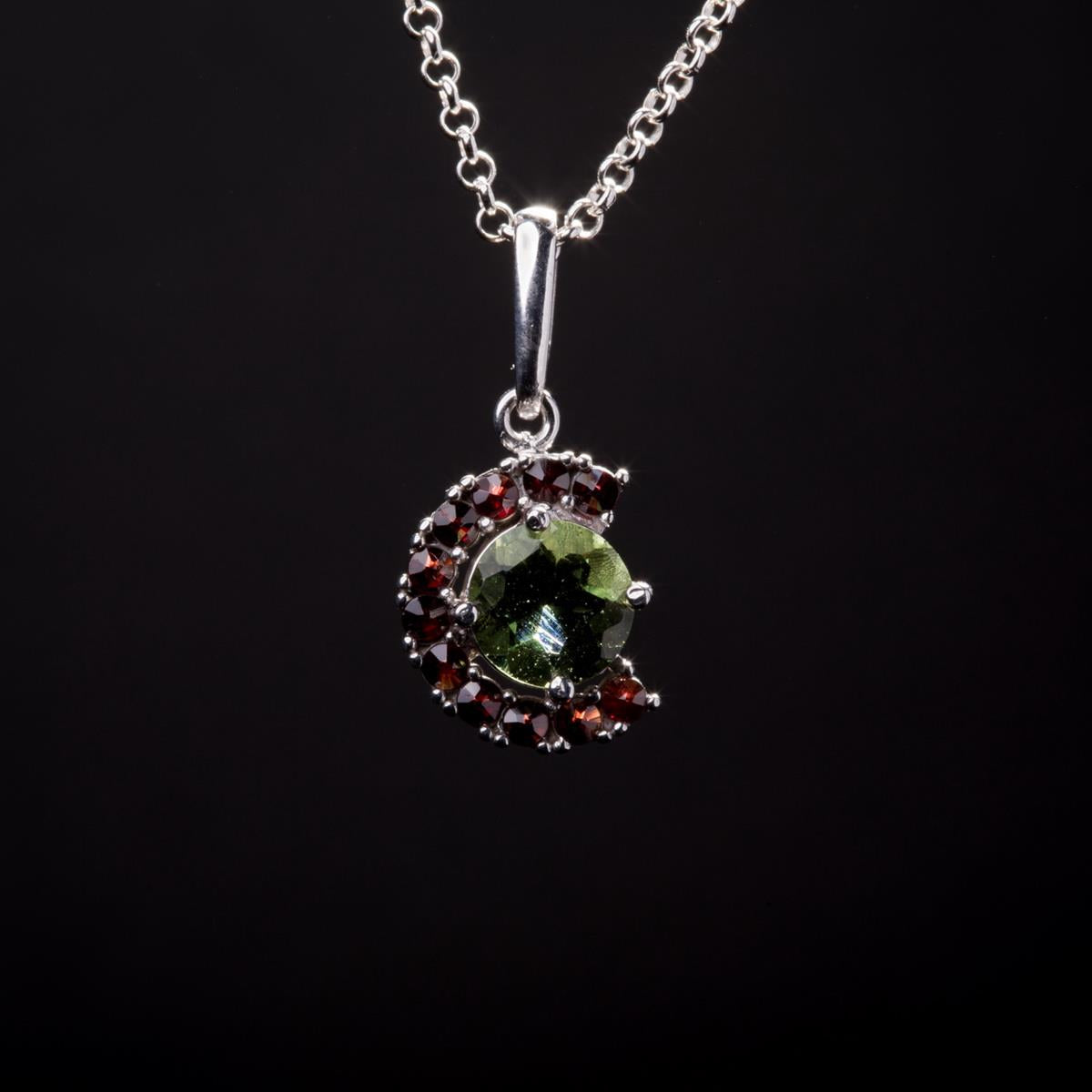 Silver pendant with moldavite and garnets 289G