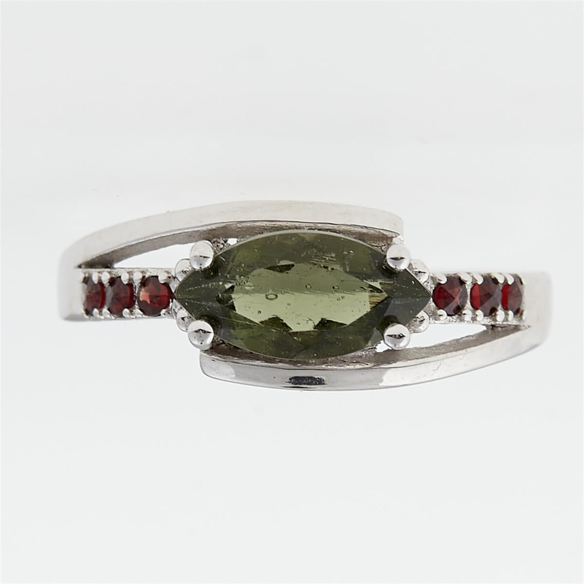 Silver ring with moldavite and garnets 624G