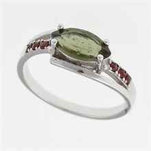 Anello in argento con moldavite e granati 624G
