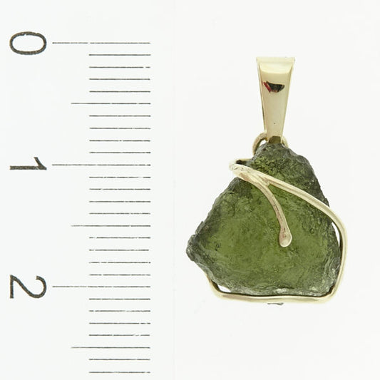 Pendente in oro con natural moldavite 073