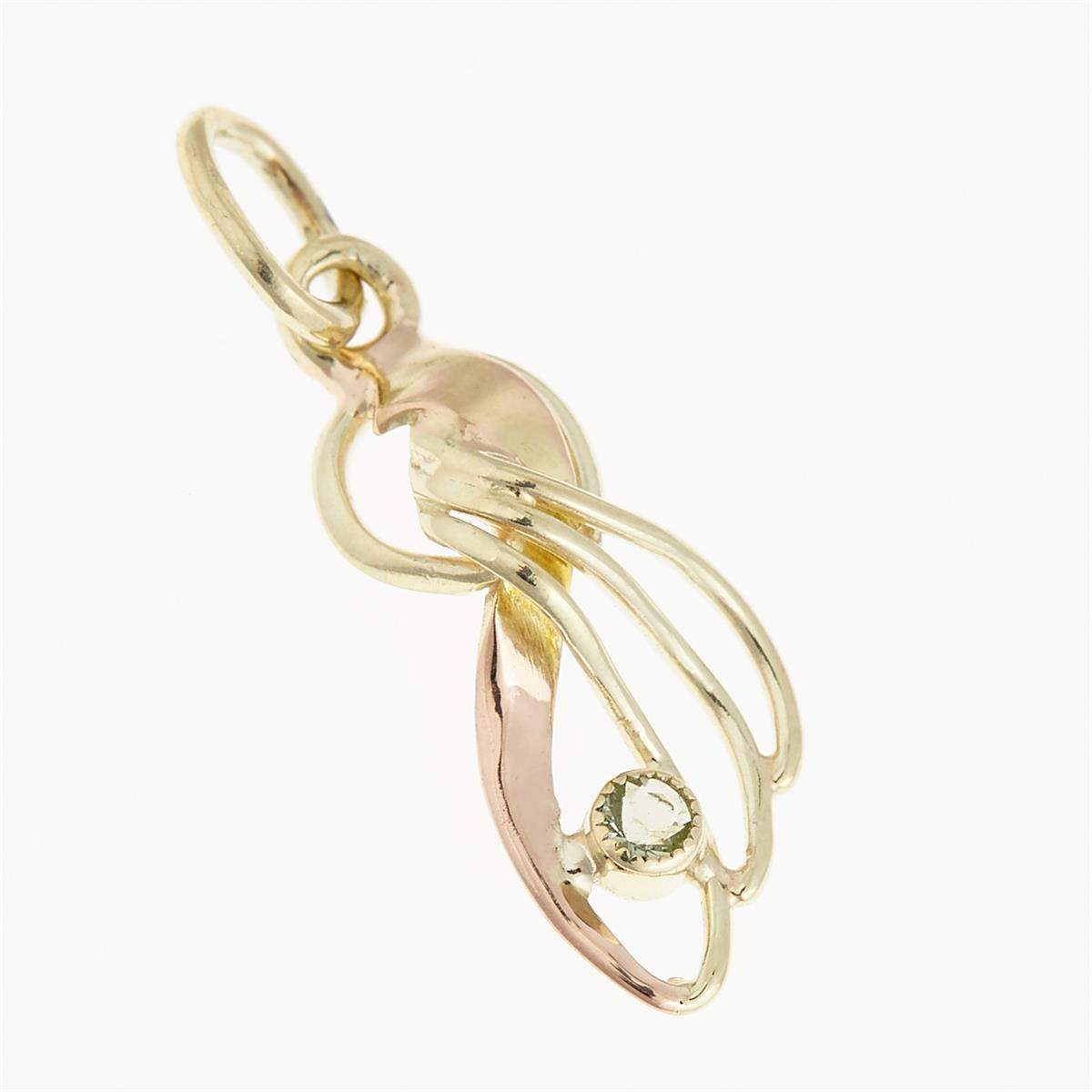 Golden pendant with moldavite 085