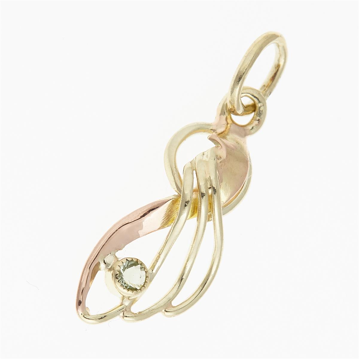 Golden pendant with moldavite 085