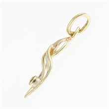 Golden pendant with moldavite 085