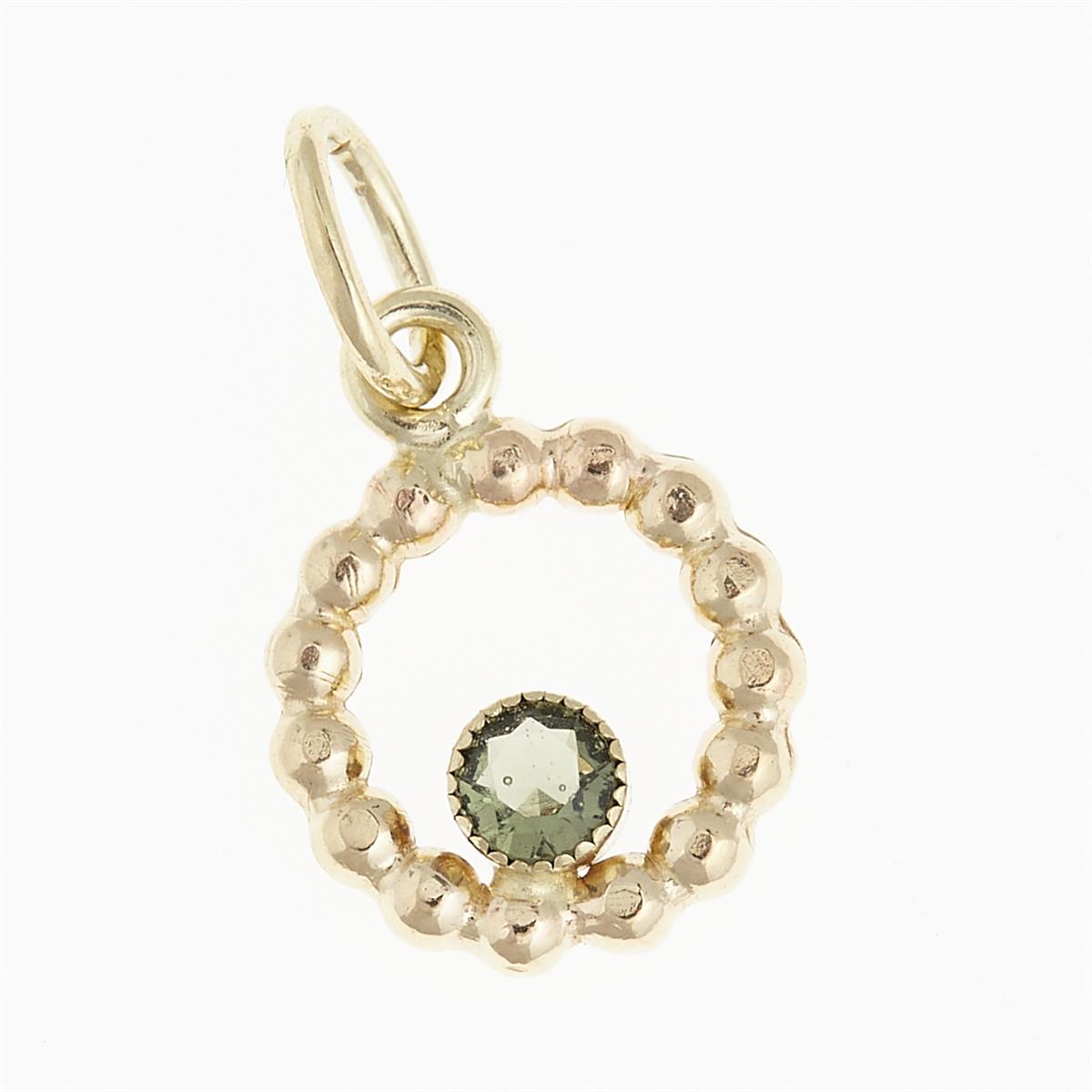 Pendente in oro giallo a cerchio di sferette con moldavite verde faccettata incastonata in basso